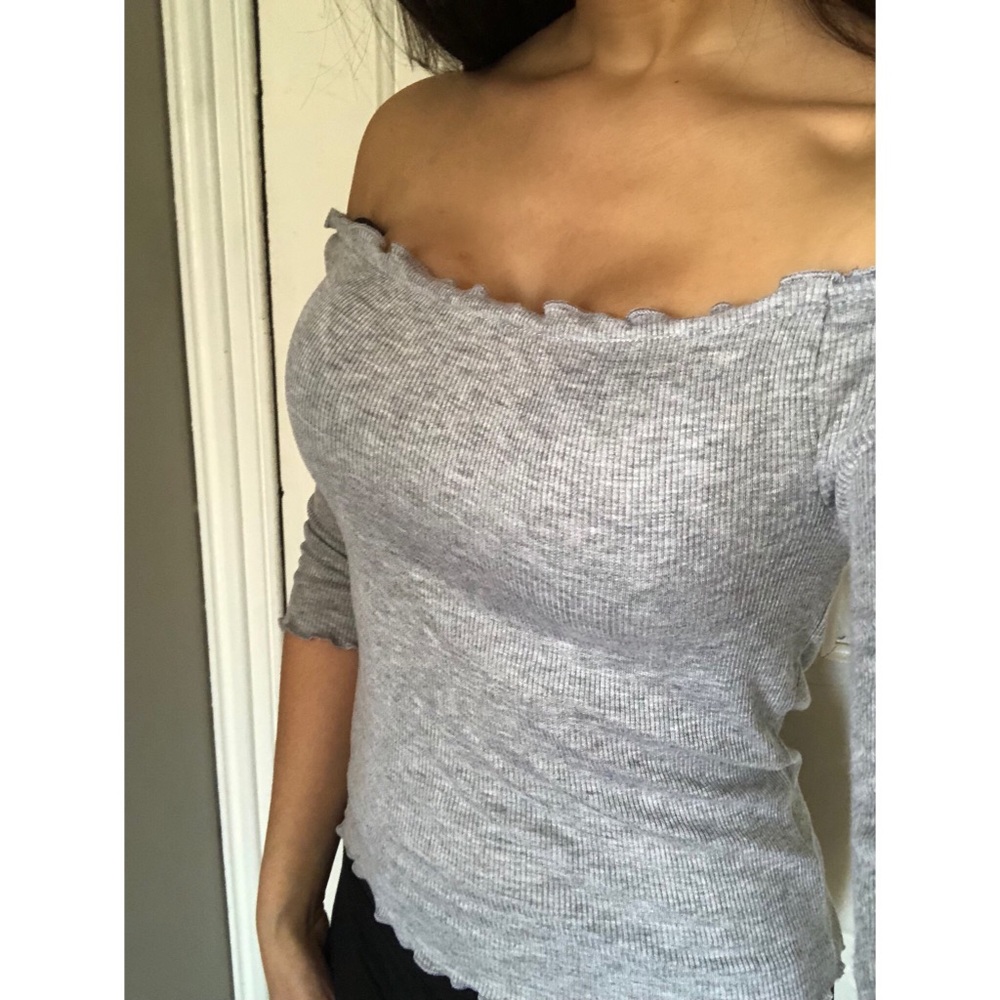 XS Gray off-shoulder shirt